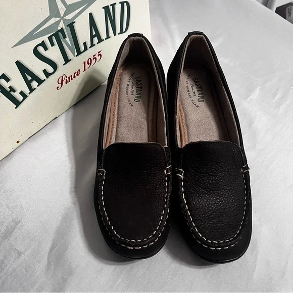 Eastland Women's Slip on New in Box With Active Memory Foam Coffee Color Size 8 - Picture 4 of 7